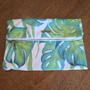 Pura Vida Green Leaf Clutch